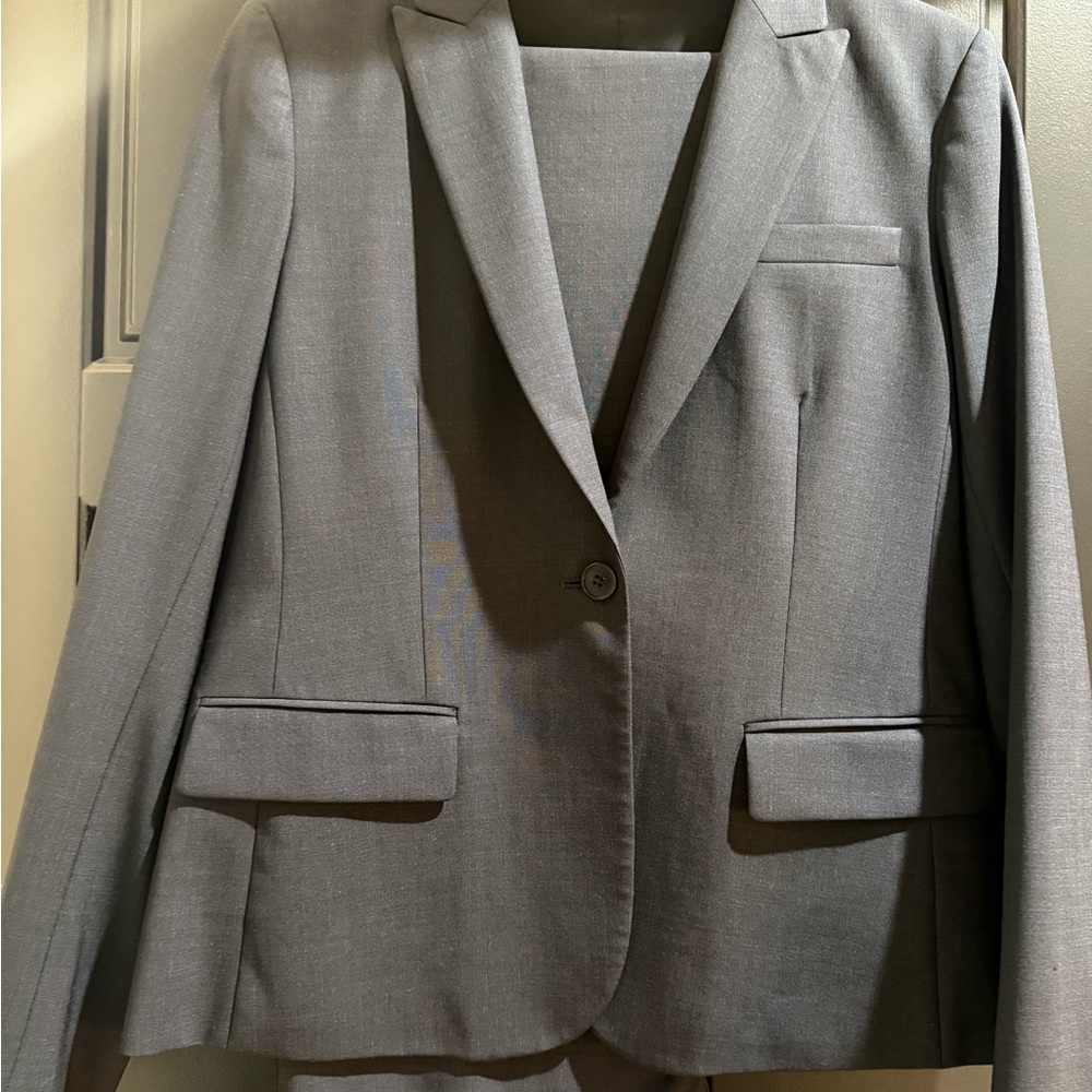 Theory Classic Navy Suit NWT Women’s